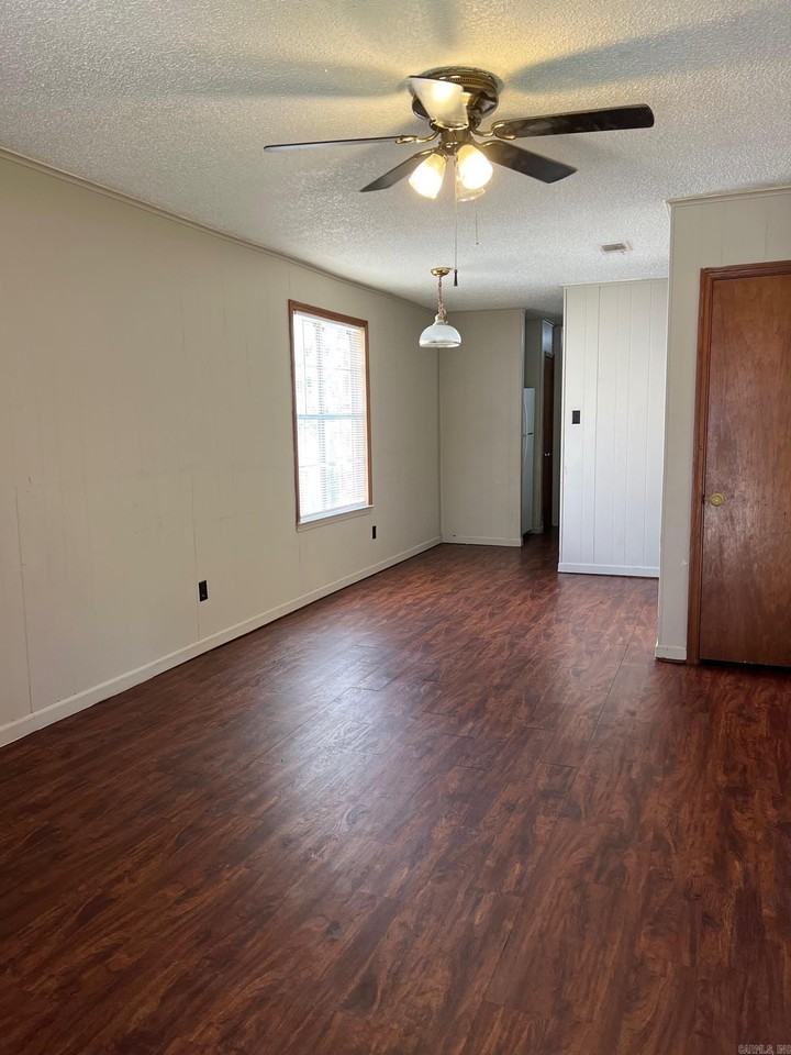 213 Oak Ln - Photo 4 of 30