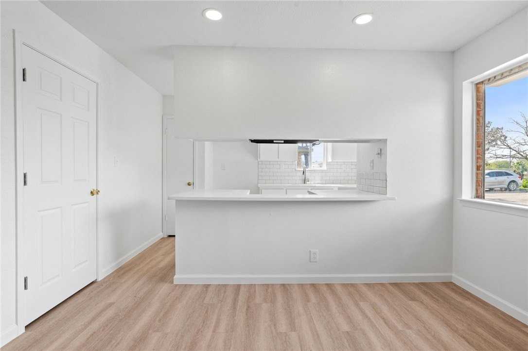 6112 Hidden Oaks - Photo 4 of 12