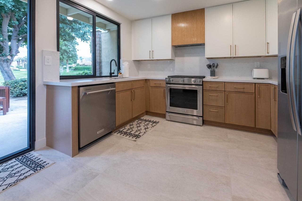 179 Gran Via - Photo 4 of 46