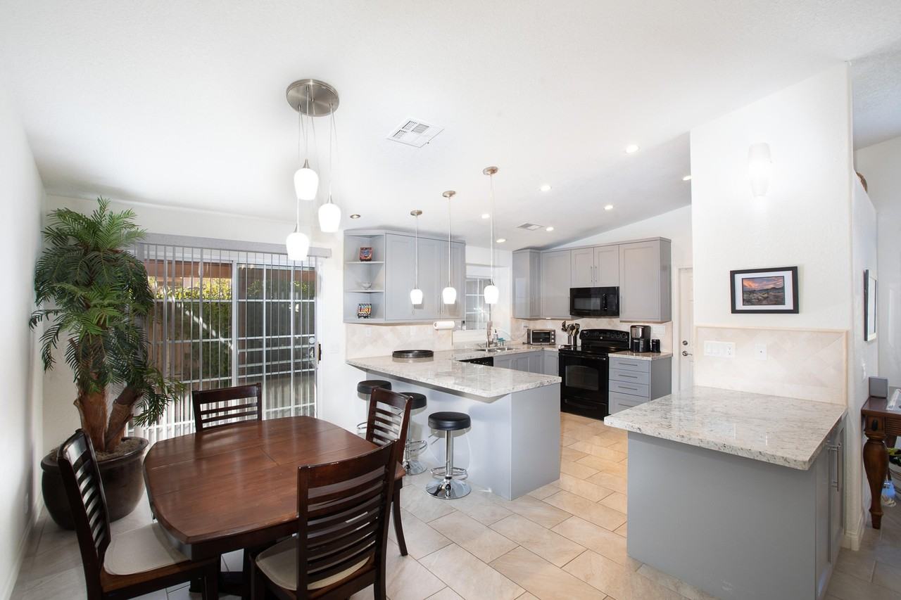 51880 Avenida Madero - Photo 2 of 18