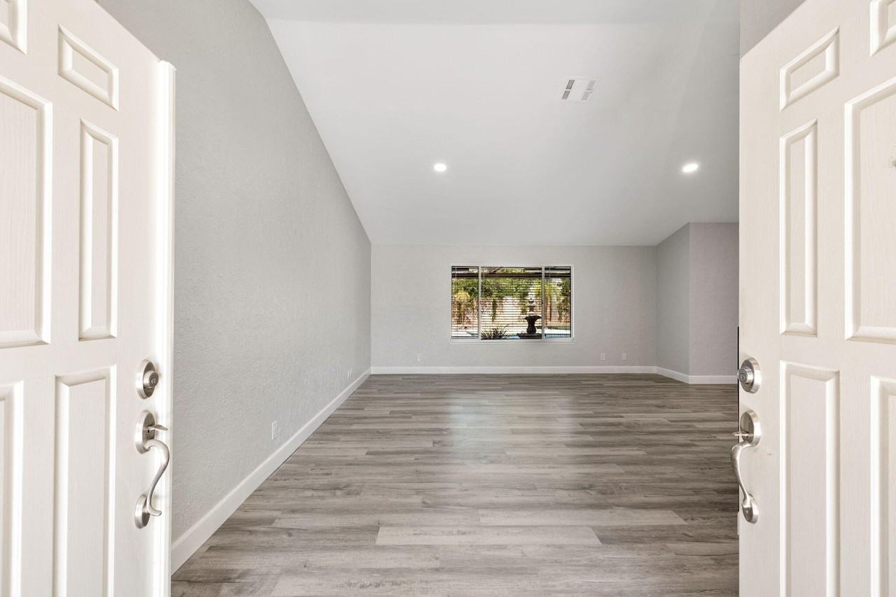 39495 Regency Way - Photo 2 of 50