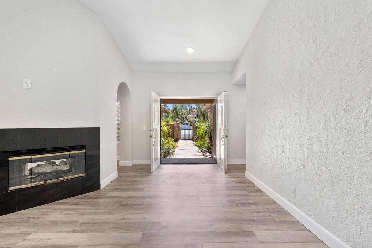 39495 Regency Way - Photo 3 of 50