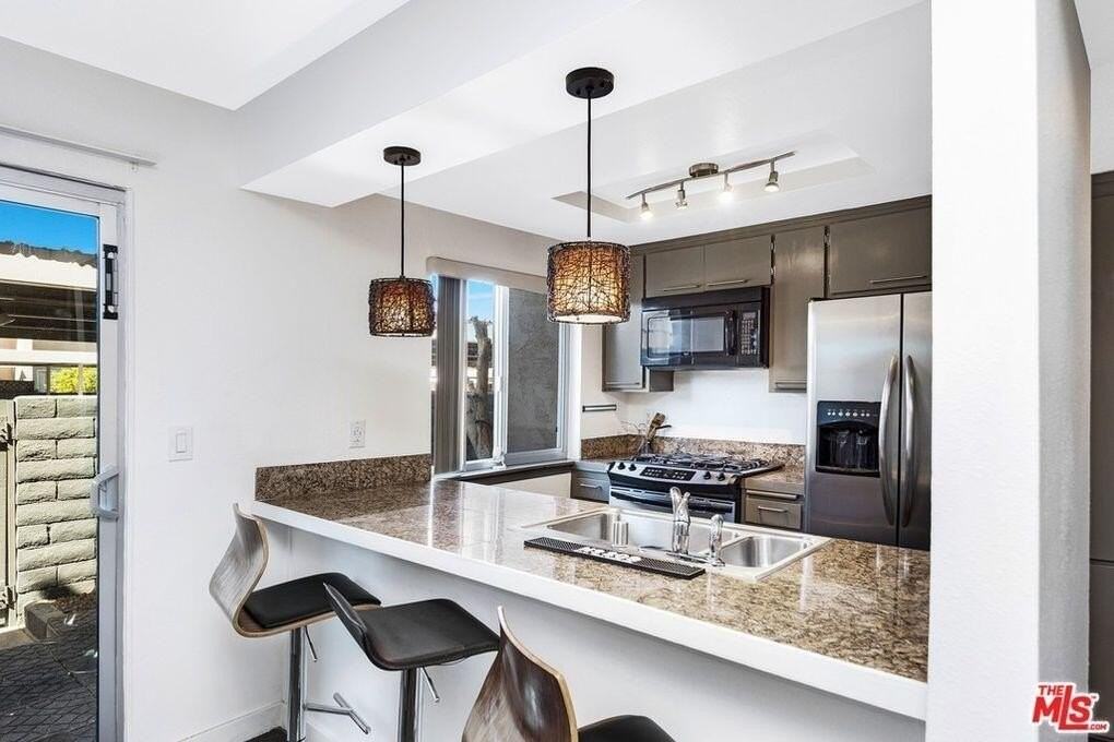 2230 N Indian Canyon Dr Unit E #E - Photo 4 of 31