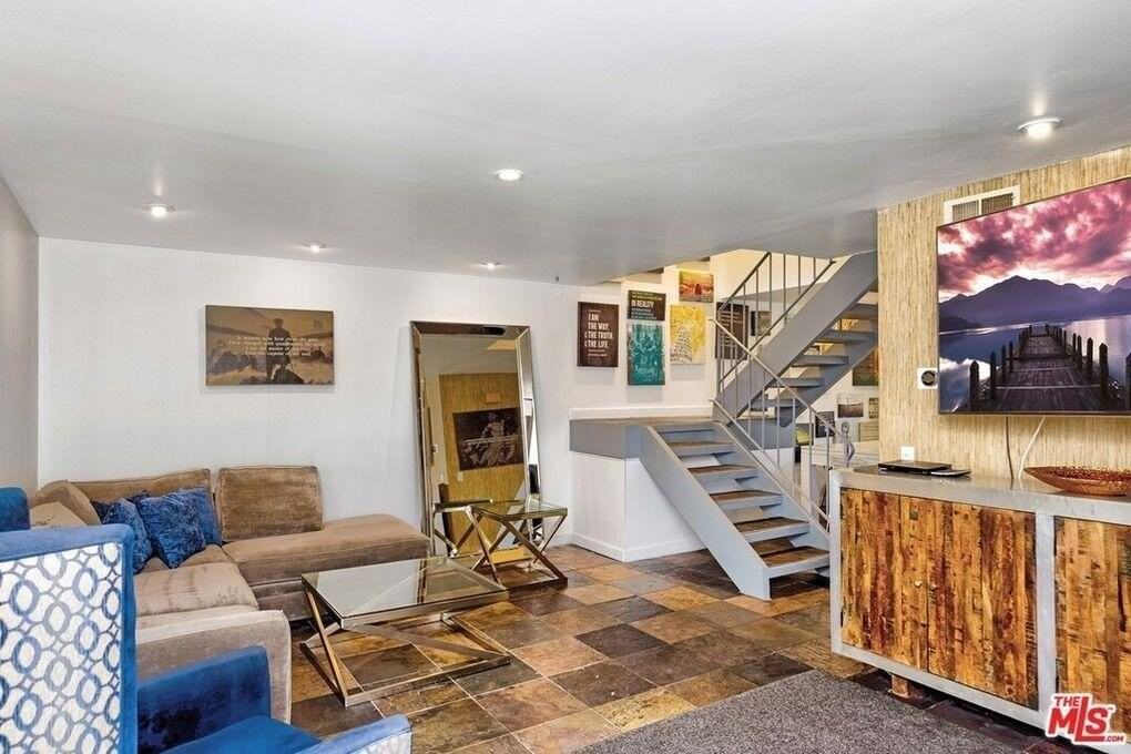 2230 N Indian Canyon Dr Unit E #E - Photo 5 of 31