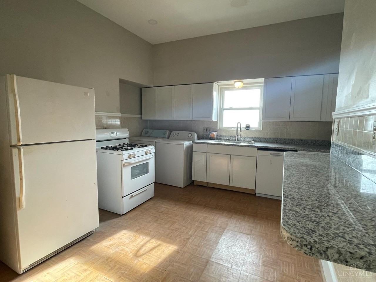 427 Warner St - Photo 3 of 10