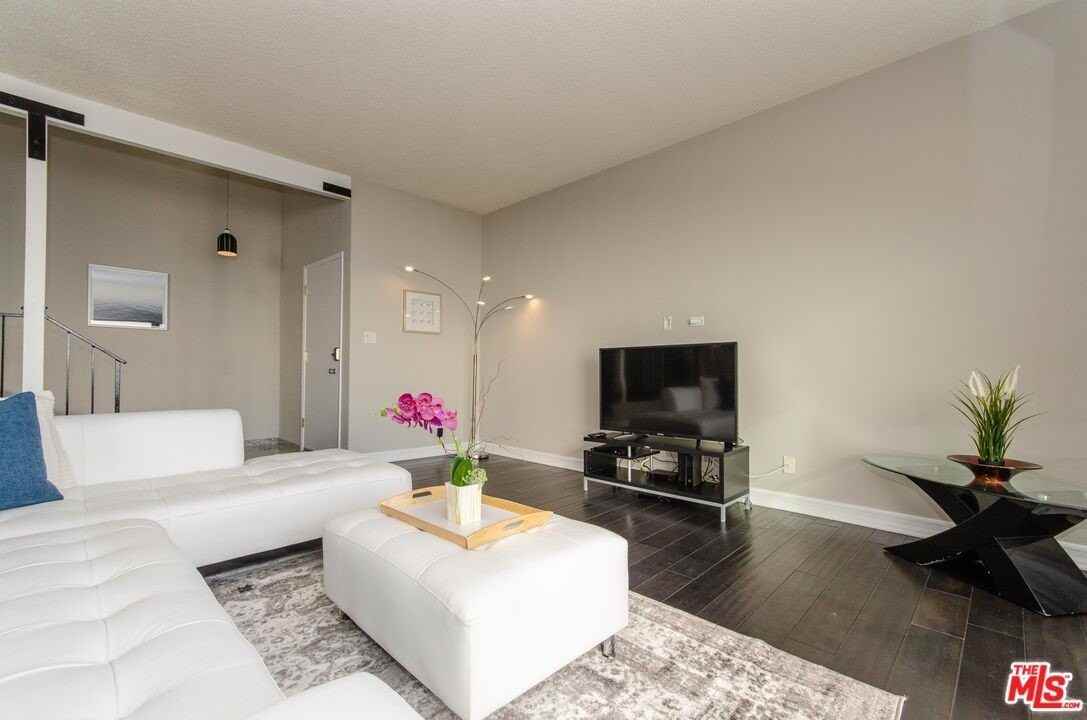 18065 Coastline Dr Apt 1 #1 - Photo 3 of 24