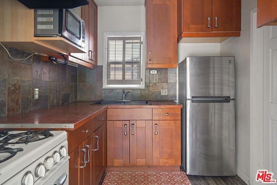 214 6th Ave - Photo 5 of 11