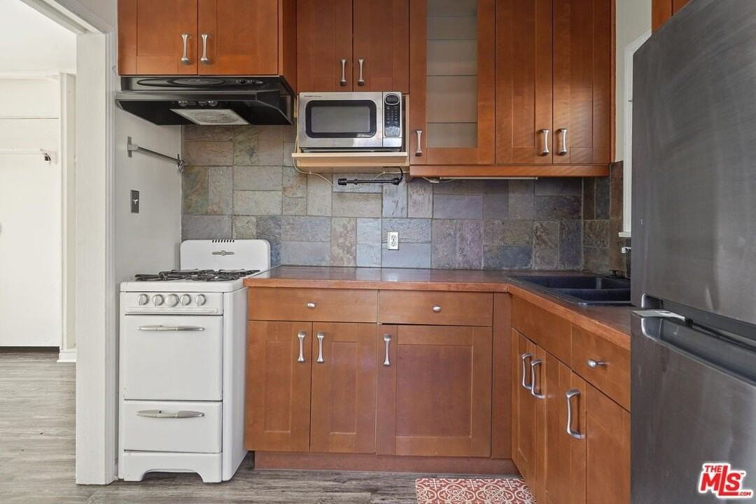 214 6th Ave - Photo 6 of 11