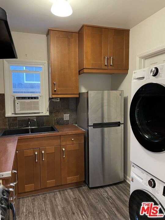 214 6th Ave - Photo 7 of 11