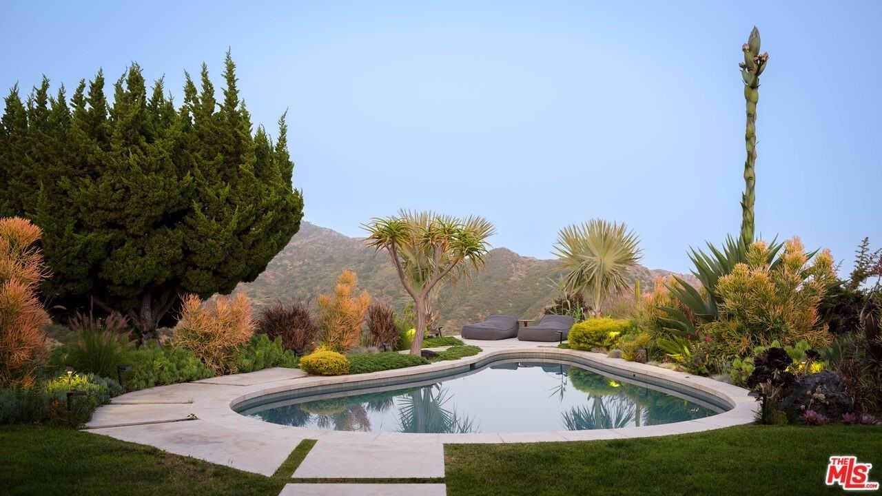 3306 Deronda Dr - Photo 4 of 26