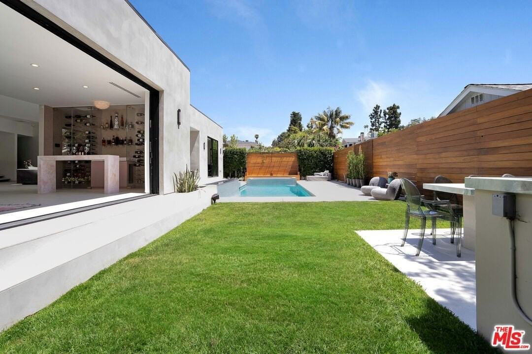 1368 Beckwith Ave - Photo 2 of 42