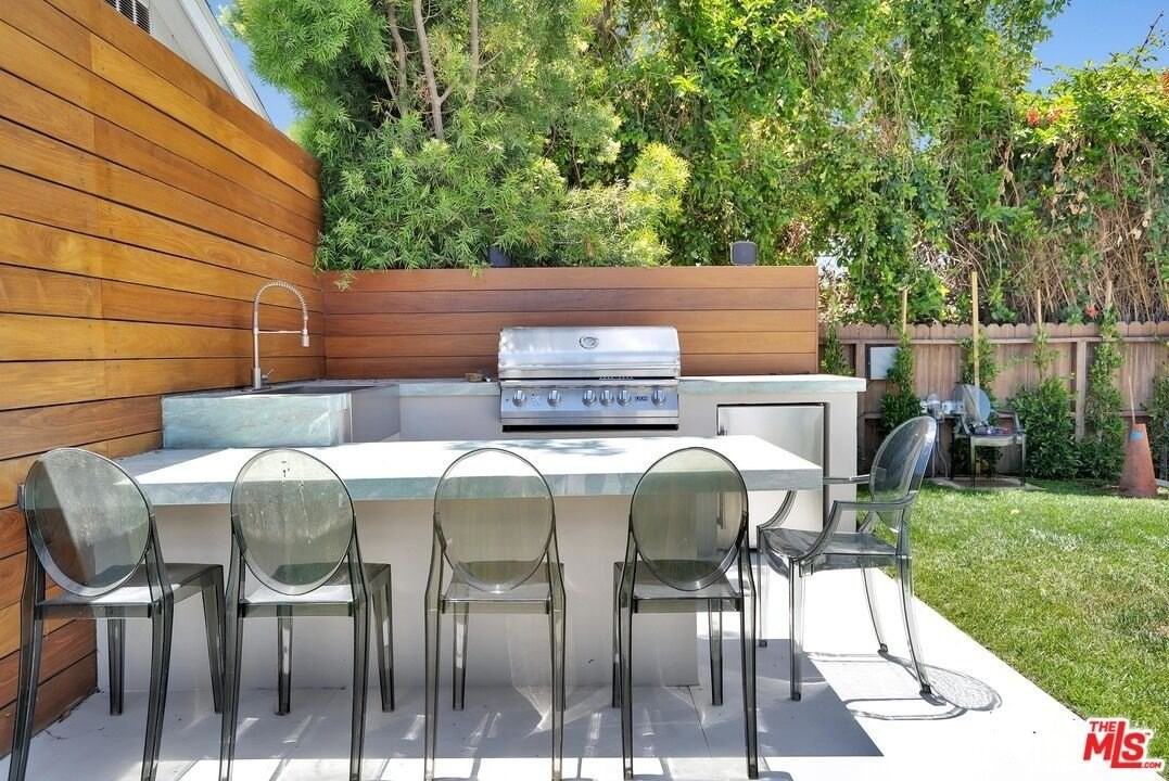 1368 Beckwith Ave - Photo 4 of 42