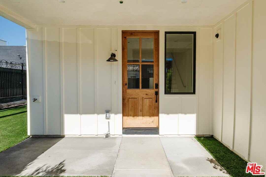 6763 Lexington Ave - Photo 2 of 24