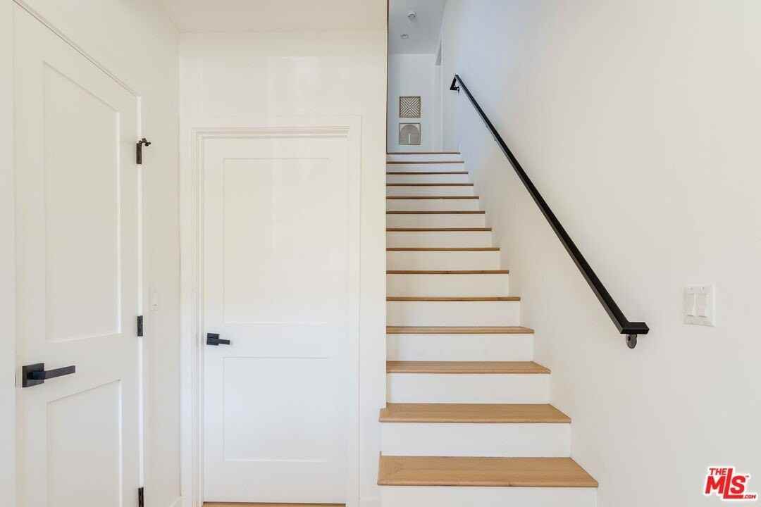 6763 Lexington Ave - Photo 5 of 24