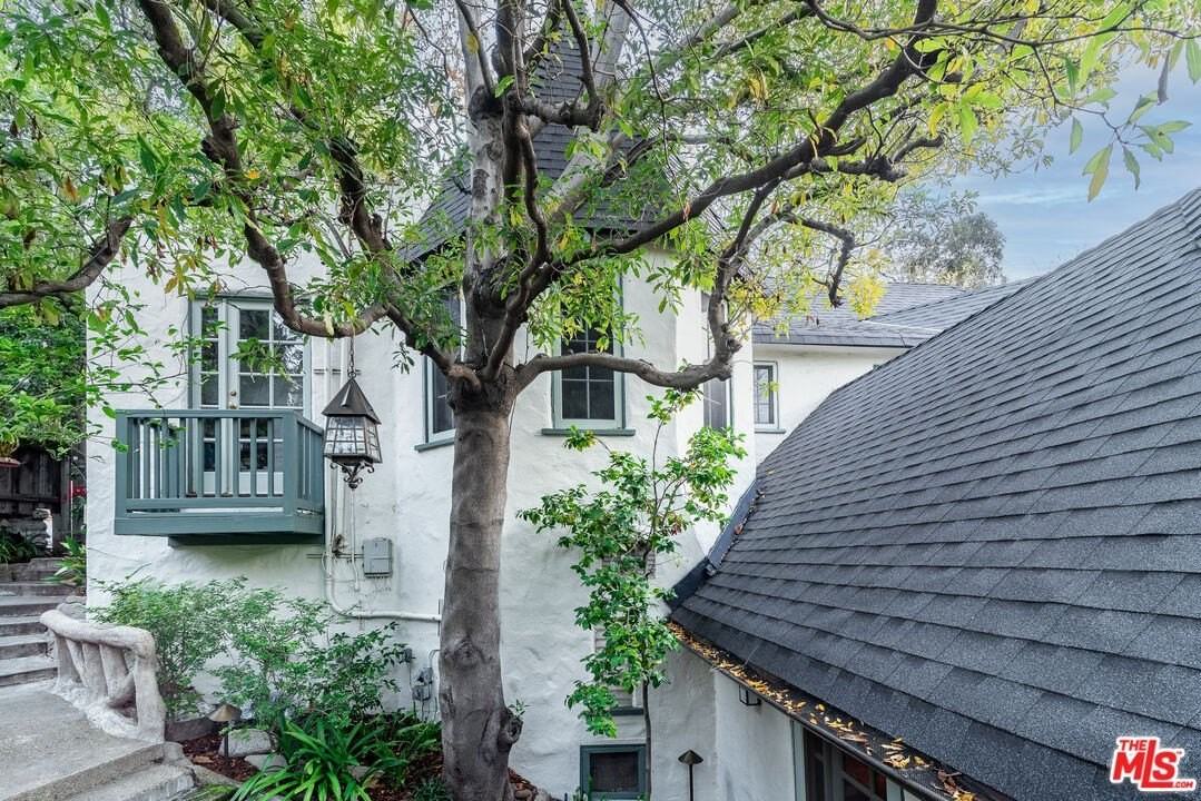 8066 Woodland Ln - Photo 4 of 17