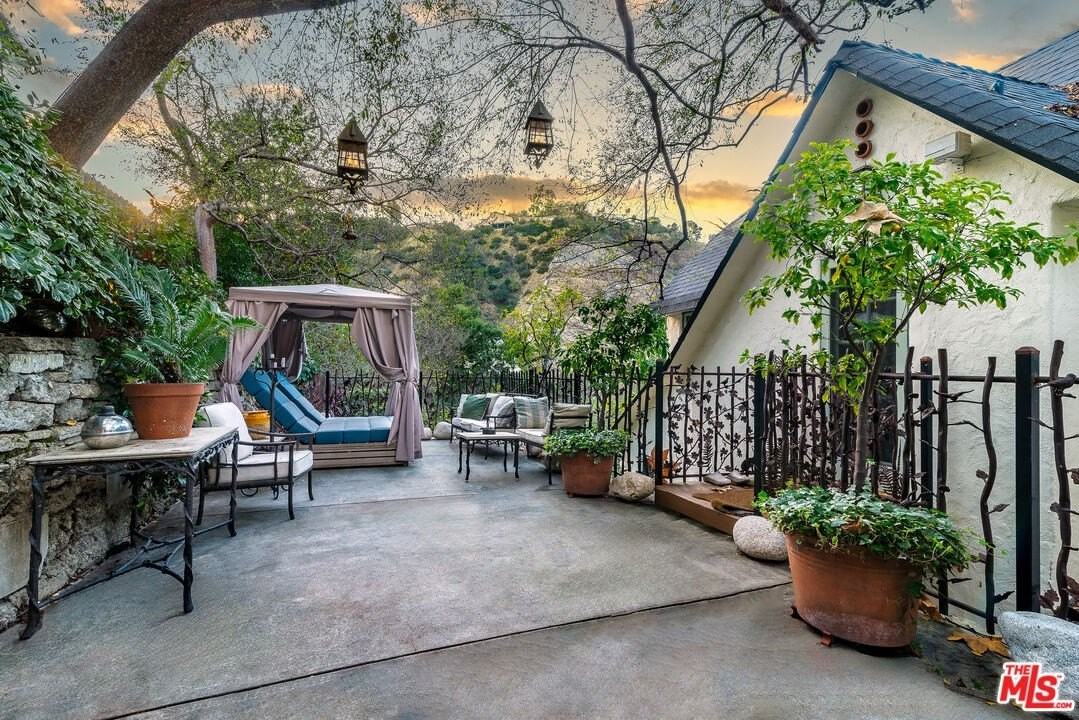 8066 Woodland Ln - Photo 5 of 17