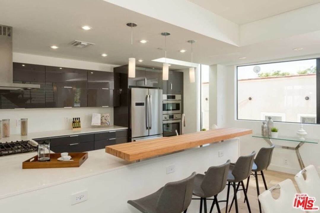 6685 Daychar Dr - Photo 4 of 19