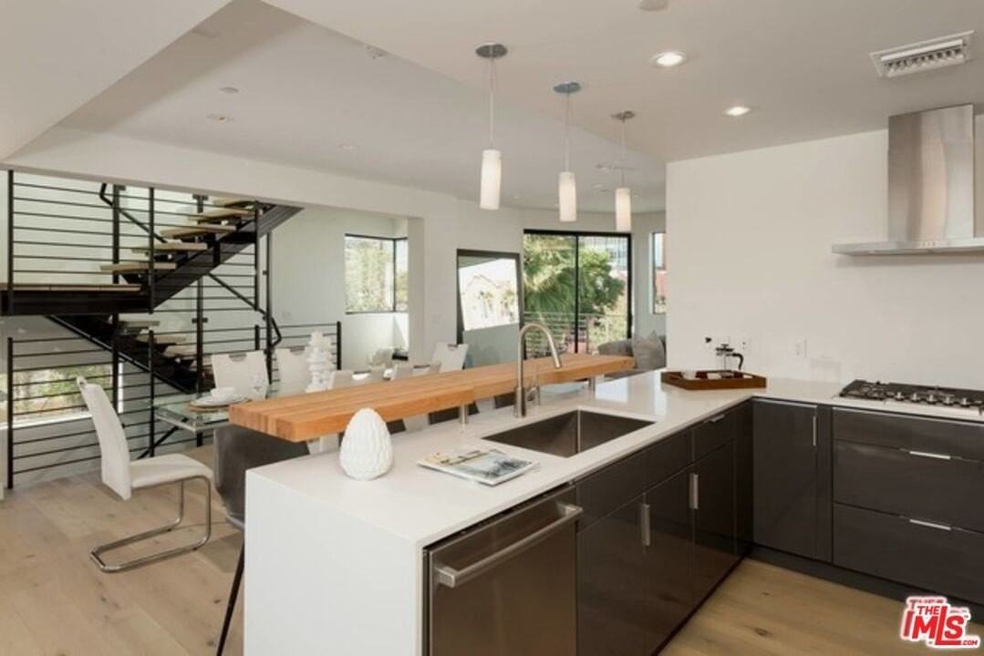 6685 Daychar Dr - Photo 5 of 19