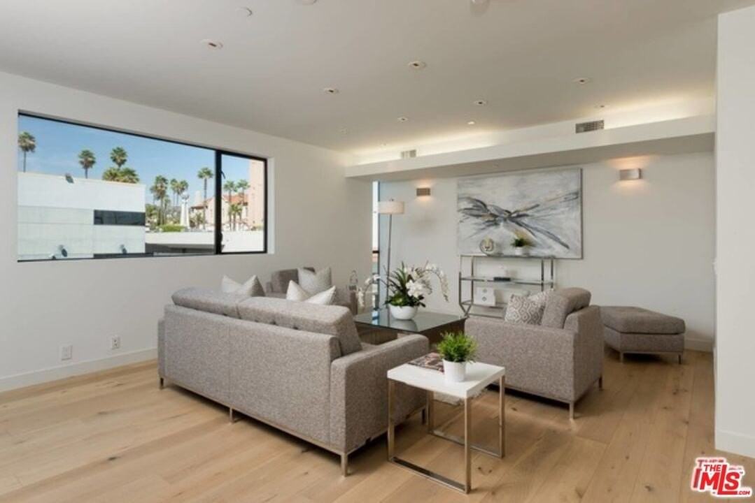 6685 Daychar Dr - Photo 7 of 19