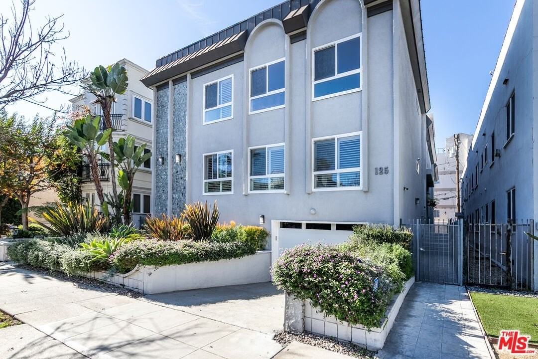 125 S Elm Dr Apt 201 #201 - Photo 2 of 27