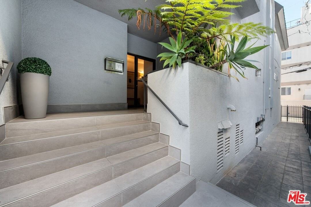 125 S Elm Dr Apt 201 #201 - Photo 3 of 27