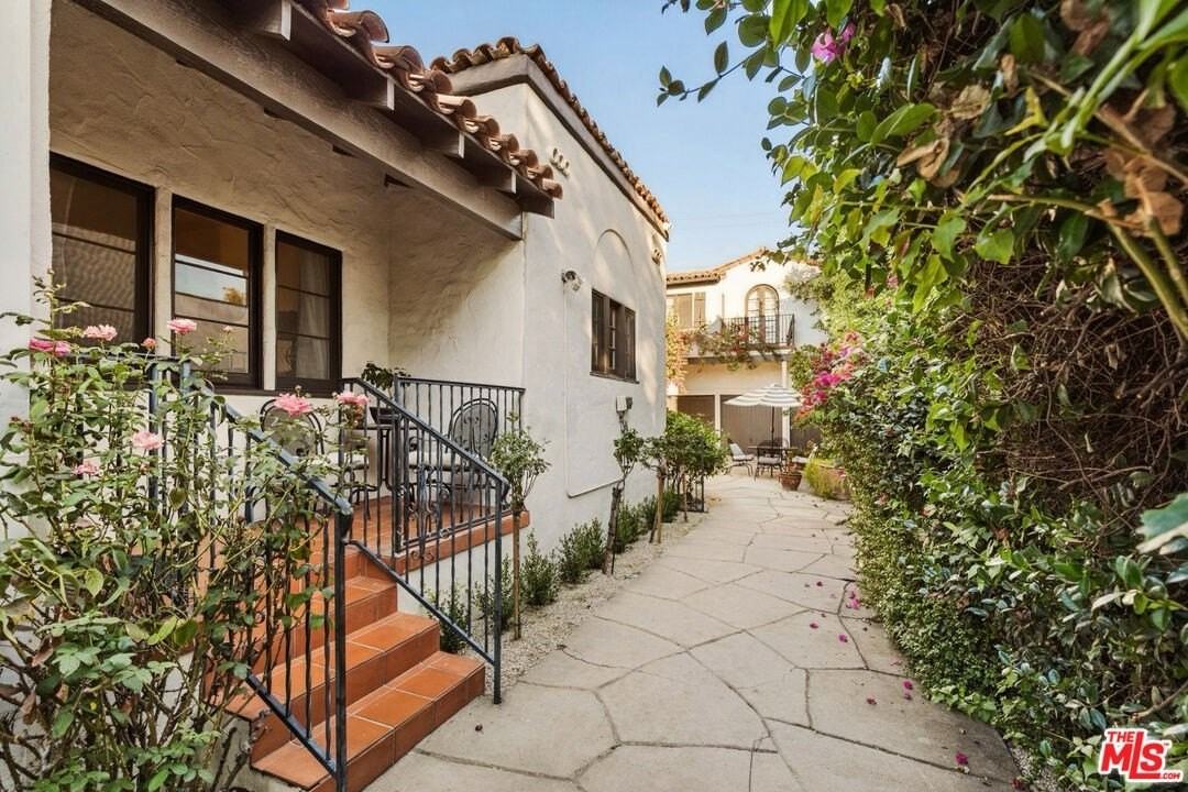 830 N Gardner St - Photo 2 of 12