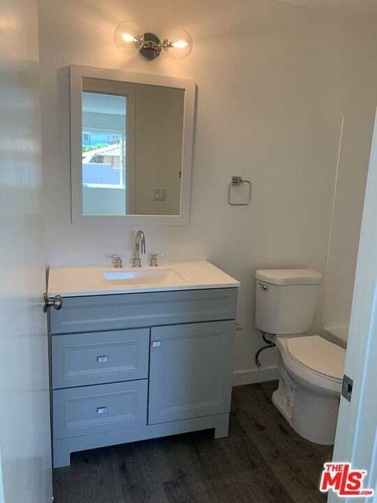 8923 Orion Ave Apt 12a #12A - Photo 2 of 6