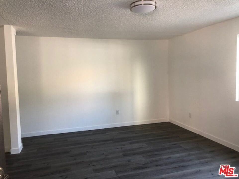 8923 Orion Ave Apt 12a #12A - Photo 4 of 6