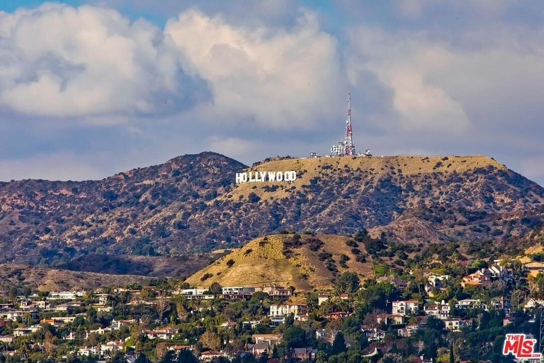 1436 Edgecliffe Dr Apt 101 #101 - Photo 4 of 36