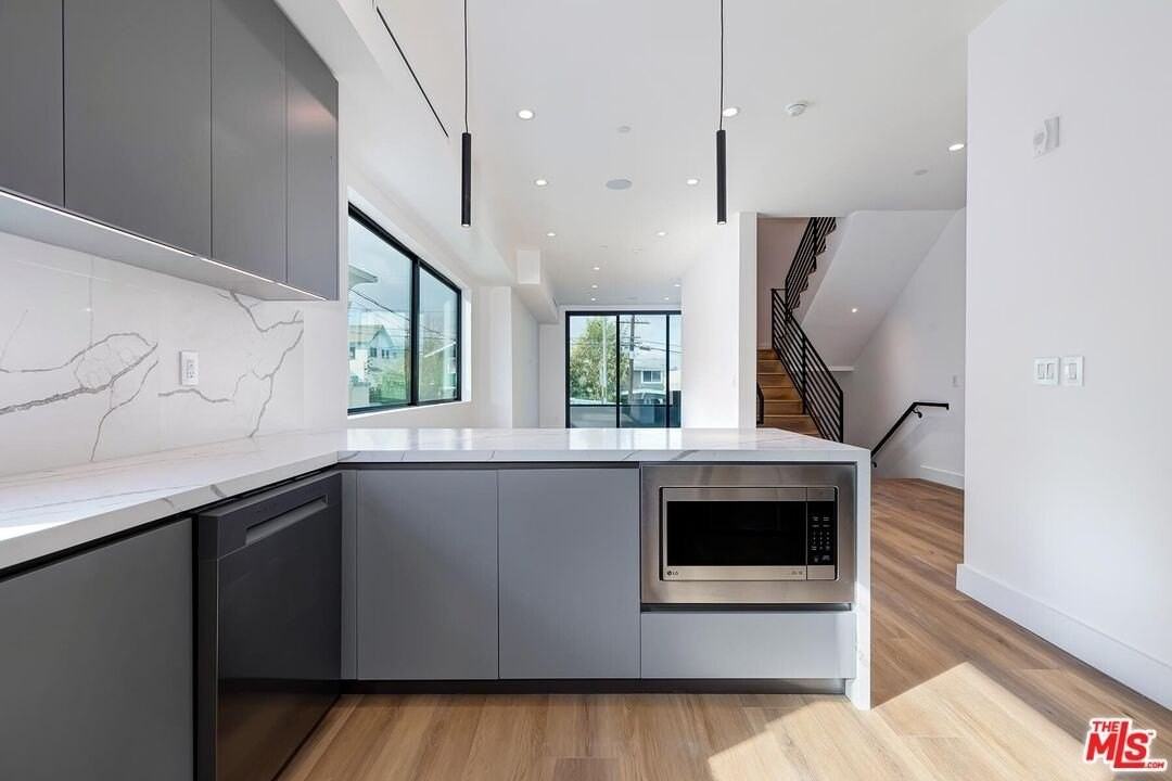 1436 Edgecliffe Dr Apt 101 #101 - Photo 7 of 36