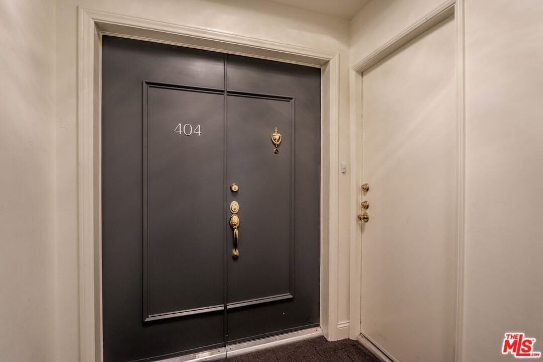 121 S Palm Dr Apt 404 #404 - Photo 4 of 28