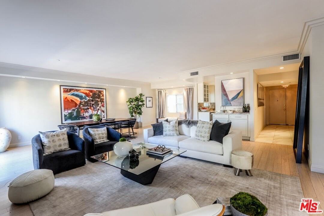 121 S Palm Dr Apt 404 #404 - Photo 7 of 28