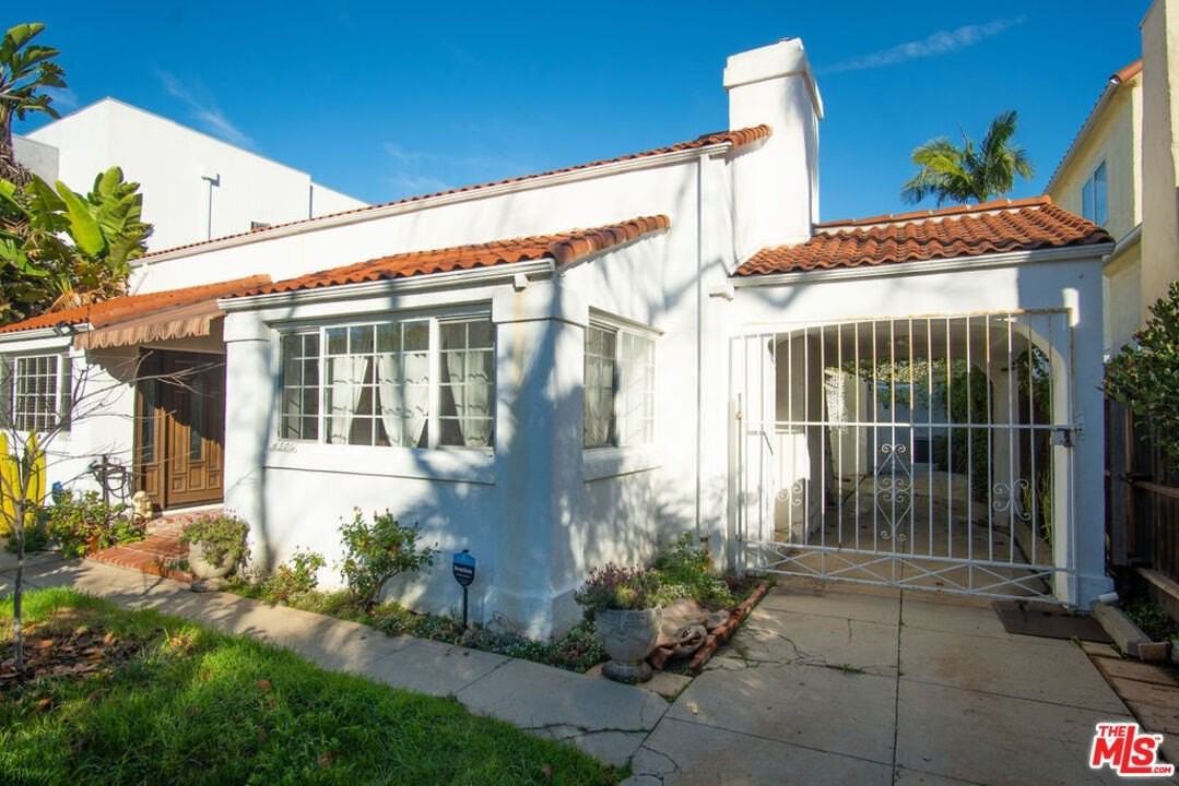 6501 Drexel Ave - Photo 3 of 35