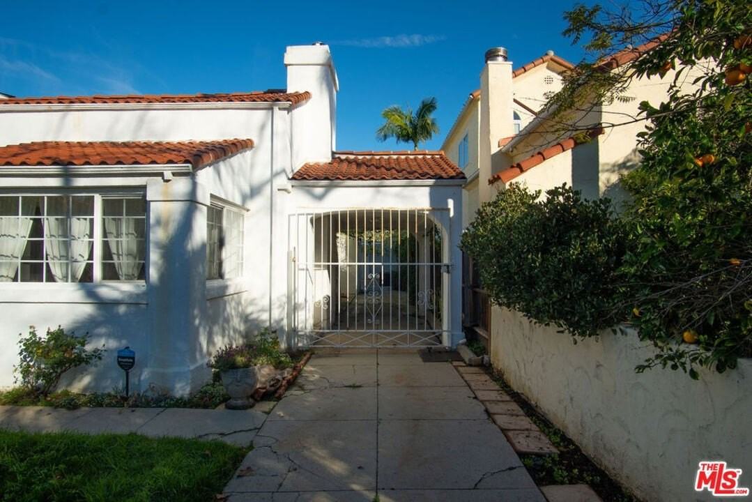 6501 Drexel Ave - Photo 4 of 35