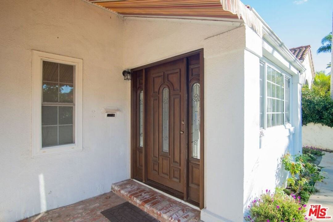 6501 Drexel Ave - Photo 5 of 35