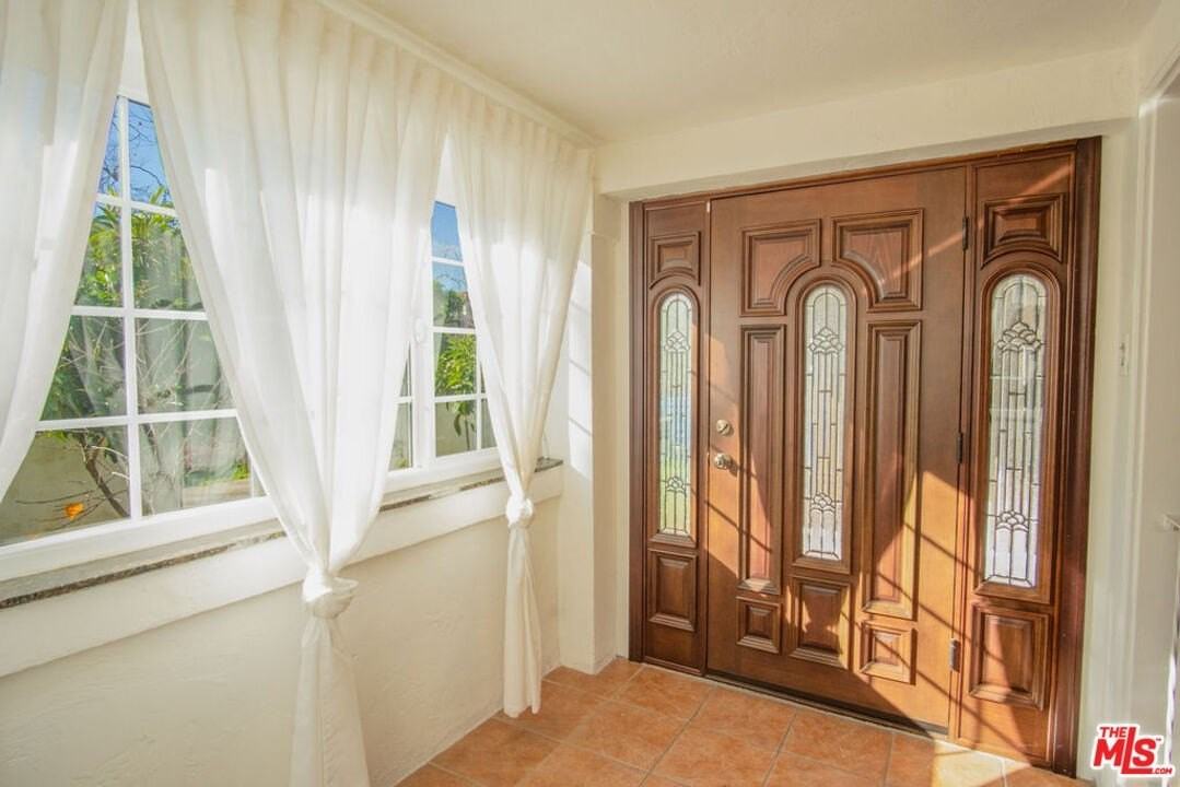 6501 Drexel Ave - Photo 7 of 35