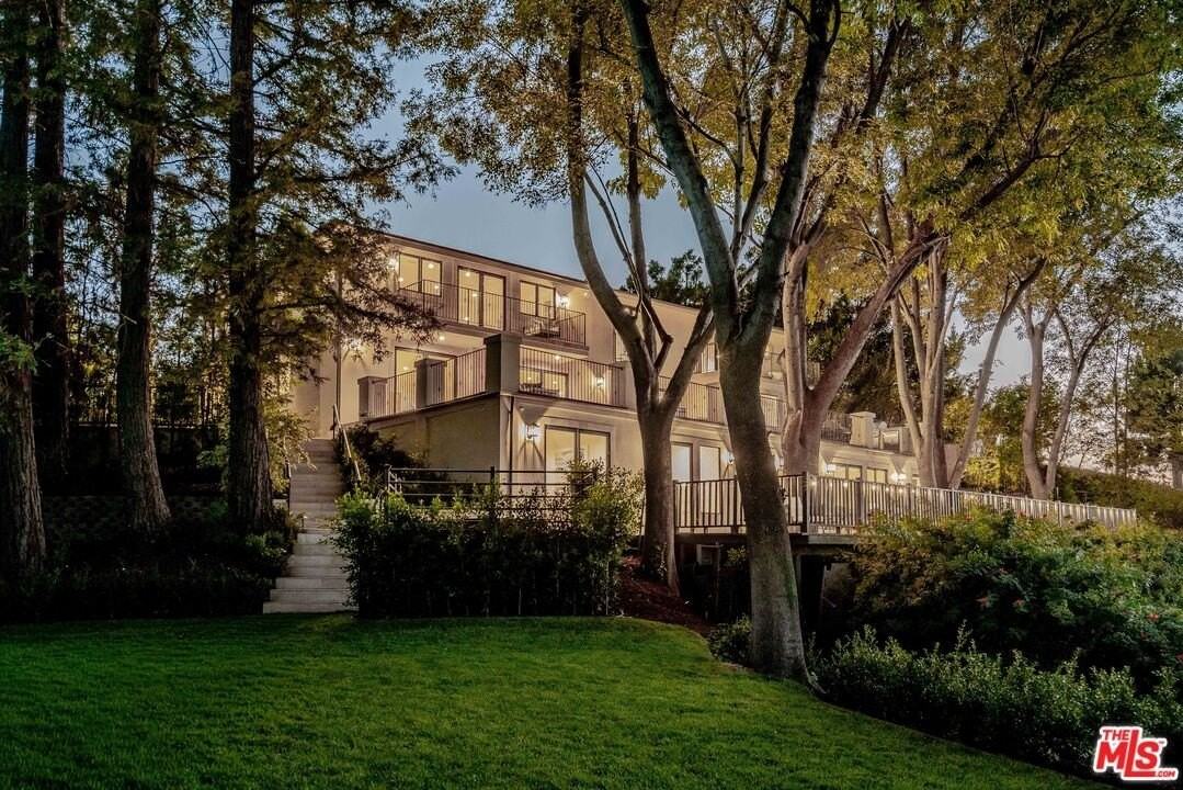 1900 Bel Air Rd - Photo 6 of 41