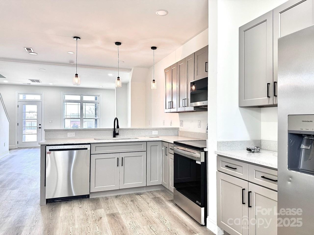 409 Church St N - Photo 4 of 20