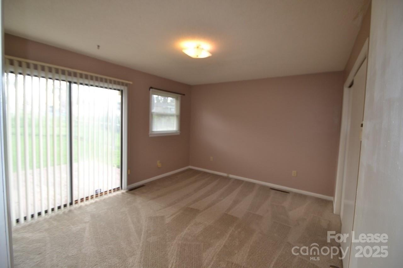 2050 35th St Ne - Photo 4 of 13