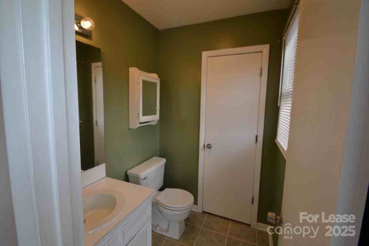 2050 35th St Ne - Photo 6 of 13