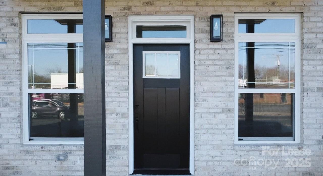 407 Church St N - Photo 2 of 20