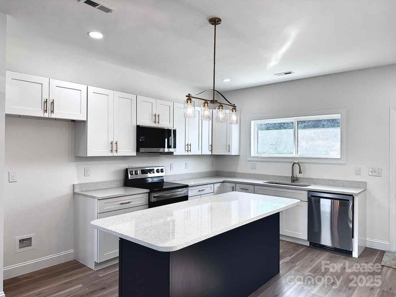 407 Church St N - Photo 3 of 20