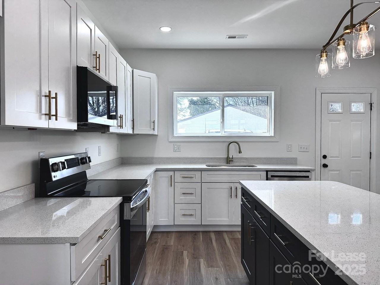 407 Church St N - Photo 4 of 20