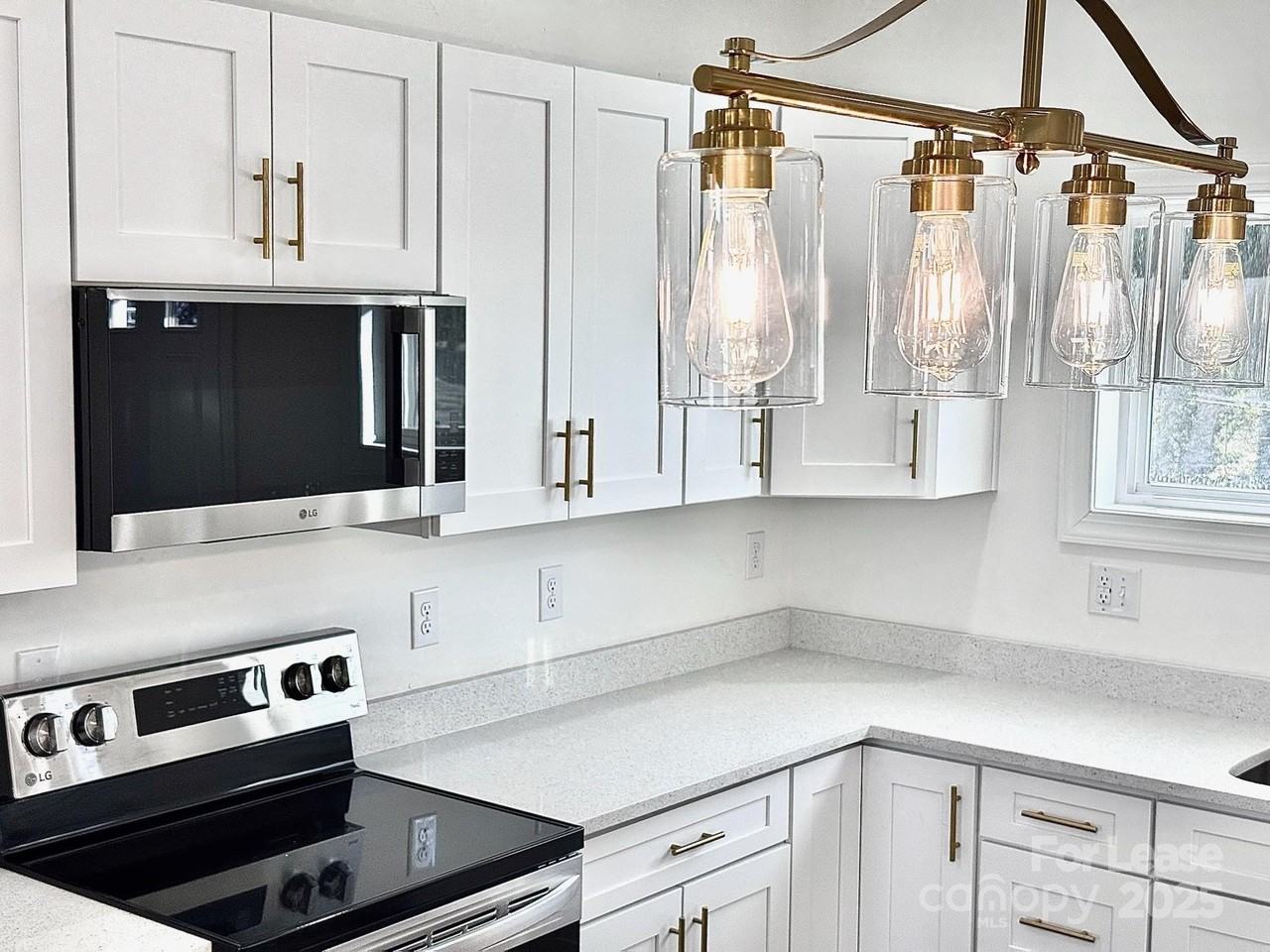 407 Church St N - Photo 7 of 20