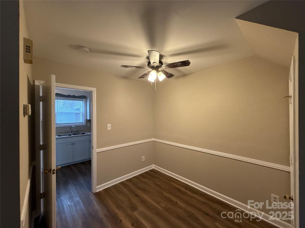 1613 N Sharon Amity Rd Apt H #H - Photo 3 of 13