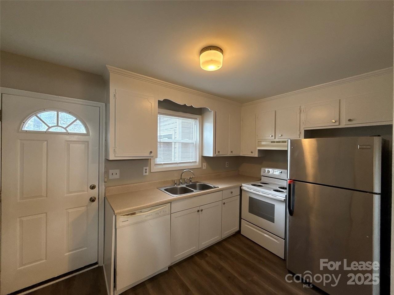 1613 N Sharon Amity Rd Apt H #H - Photo 5 of 13