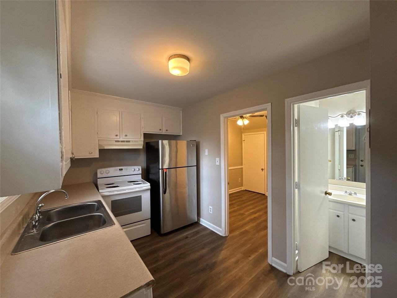 1613 N Sharon Amity Rd Apt H #H - Photo 6 of 13