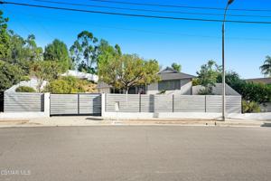 featured image of 23353 Balmoral Ln