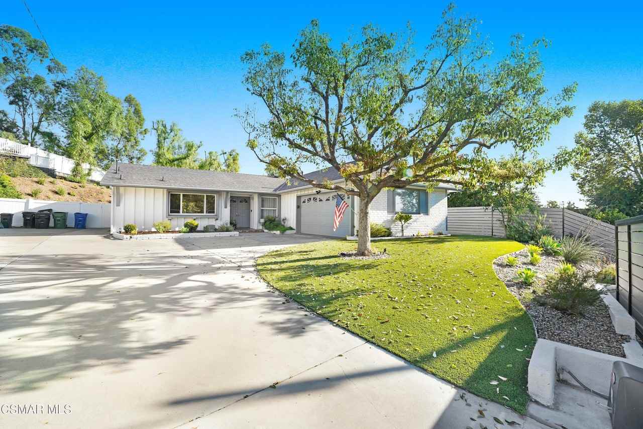 23353 Balmoral Ln - Photo 2 of 50