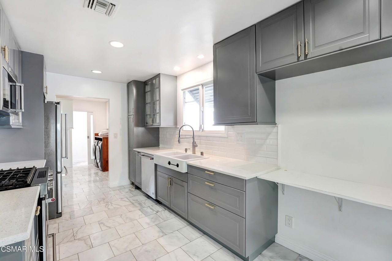 23353 Balmoral Ln - Photo 6 of 50